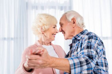 depositphotos_174762722-stock-photo-side-view-smiling-senior-couple